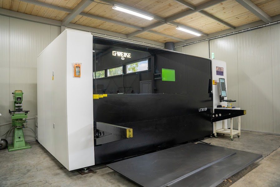 Fiber laser cutting